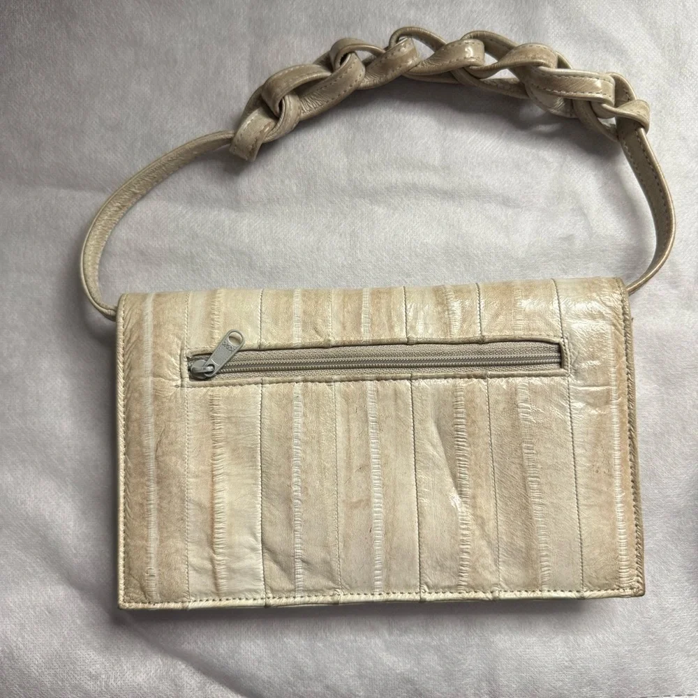 Elegant Cream Leather Shoulder Bag